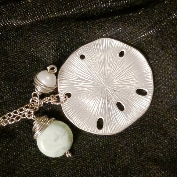 Sand Dollar necklace - Picture 3 of 4